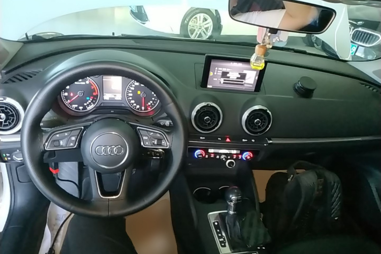Audi A3 2019 immagine di auto #10
