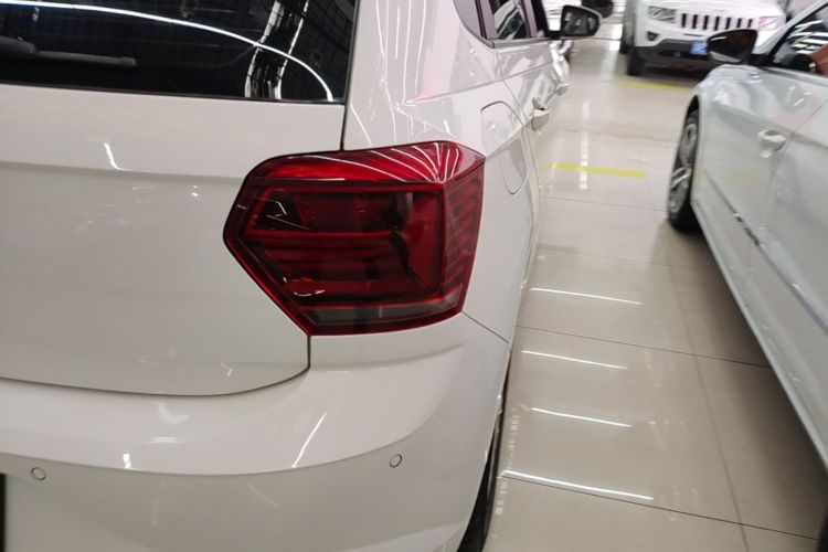 Volkswagen Polo 2022 car image #8