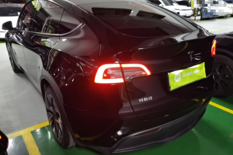 Tesla Model Y 2023 #5 Tesla Model Y 2023 immagine di auto #5