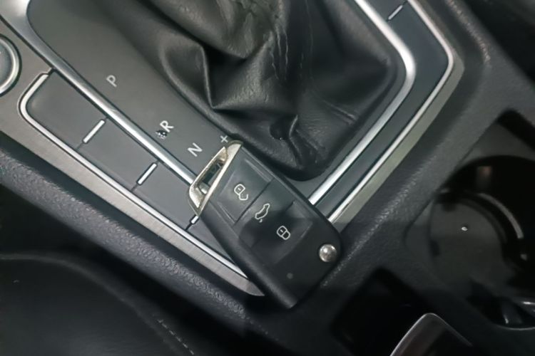 Volkswagen Golf 2016 car image #9
