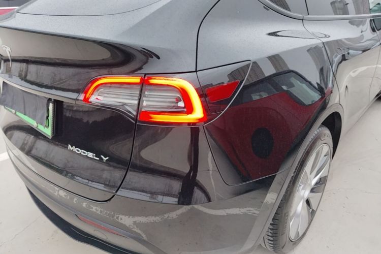 Tesla Model Y 2022 #8 Tesla Model Y 2022 car image #8