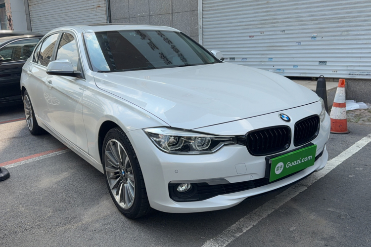 BMW 3 Series 2019 car image #3