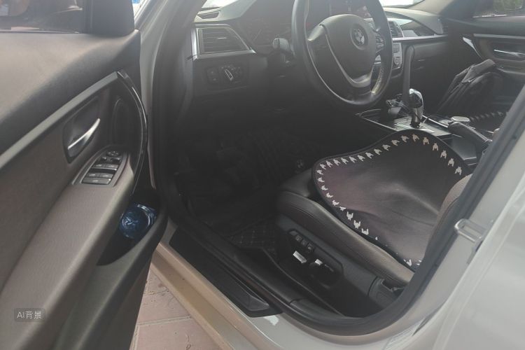 BMW 3 Series 2019 car image #18