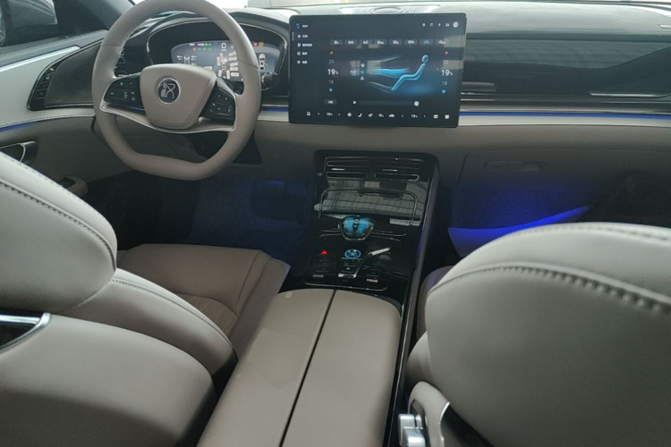 BYD Han 2025 car image #11