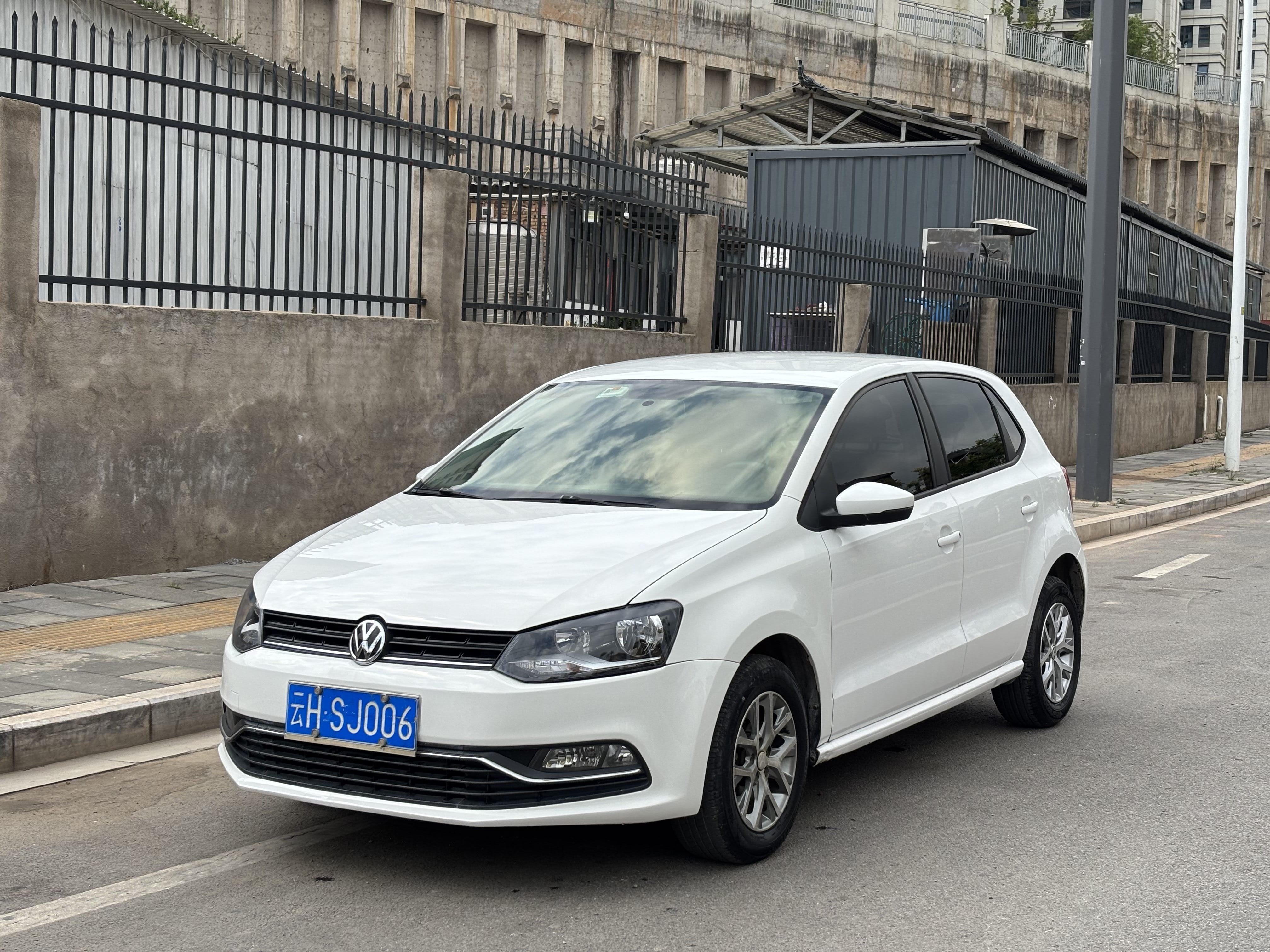 Volkswagen Polo 2016 Volkswagen Polo 2016 car image