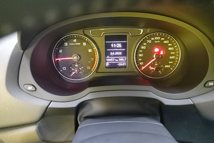 Audi Q3 2017 car image #21