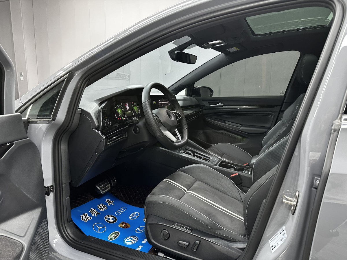 Volkswagen Golf 2023 car image #4