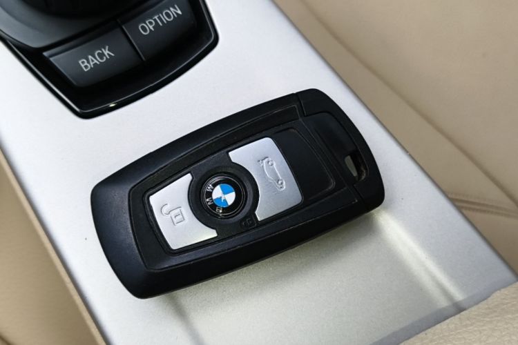BMW 3 Series 2015 car image #9