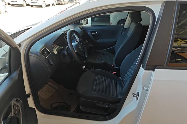 Volkswagen Polo 2017 car image #15
