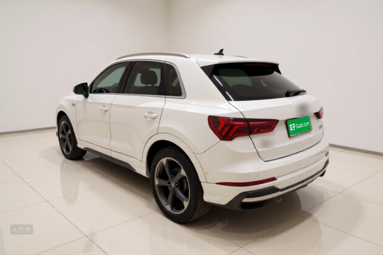 Audi Q3 2022 car image #5