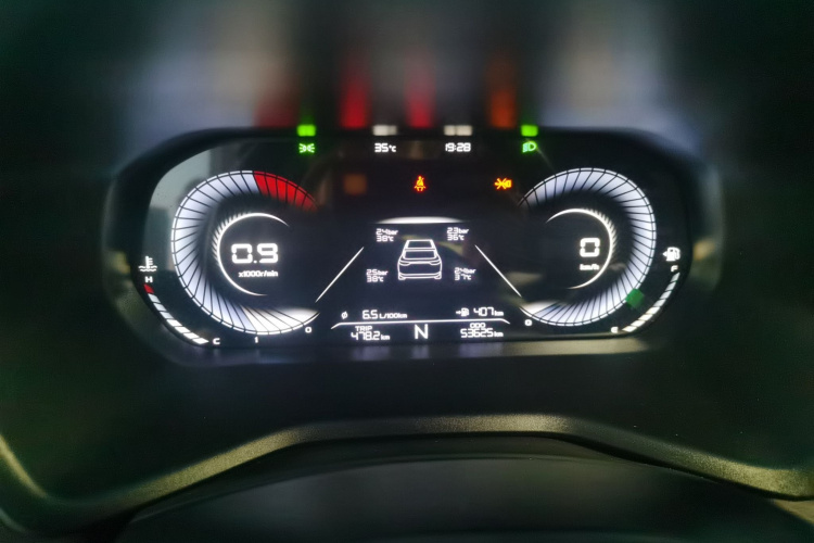 GEELY Emgrand 2023 car image #16
