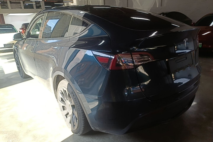 Tesla Model Y 2023 #5 Tesla Model Y 2023 car image #5