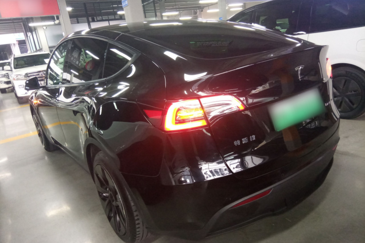 Tesla Model Y 2023 #5 Tesla Model Y 2023 car image #5