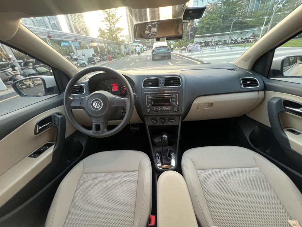 Volkswagen Polo 2013 car image #8