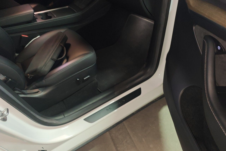 Tesla Model Y 2023 #25 Tesla Model Y 2023 car image #25
