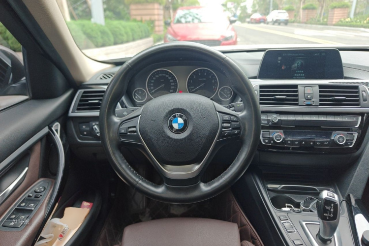 BMW 3 Series 2018 #12 BMW 3 Series 2018 car image #12