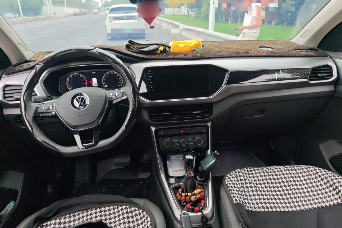 Volkswagen T-Cross 2022 car image #21