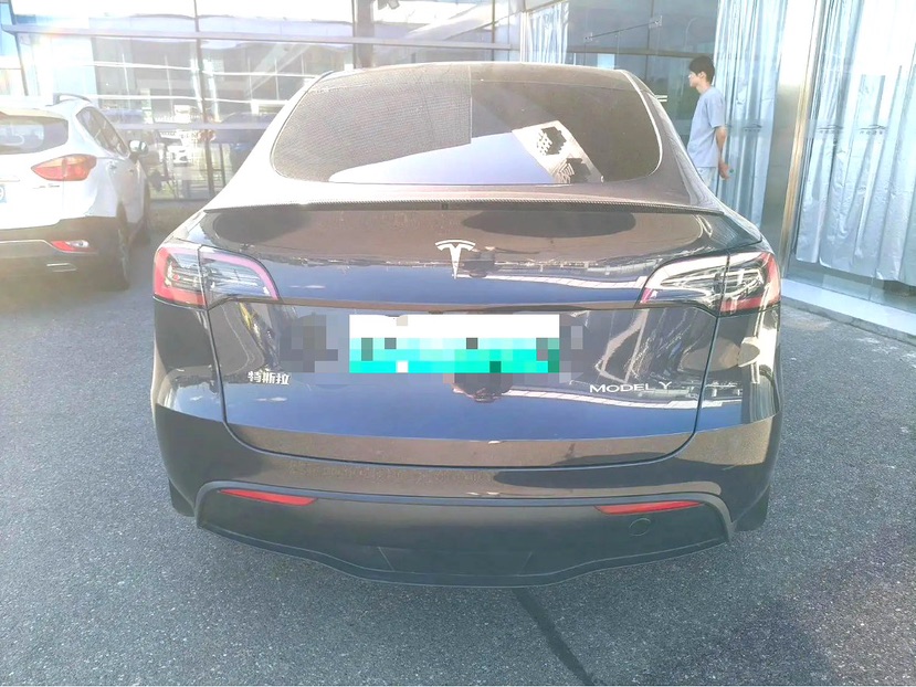 Tesla Model Y 2024 #8 Tesla Model Y 2024 car image #8