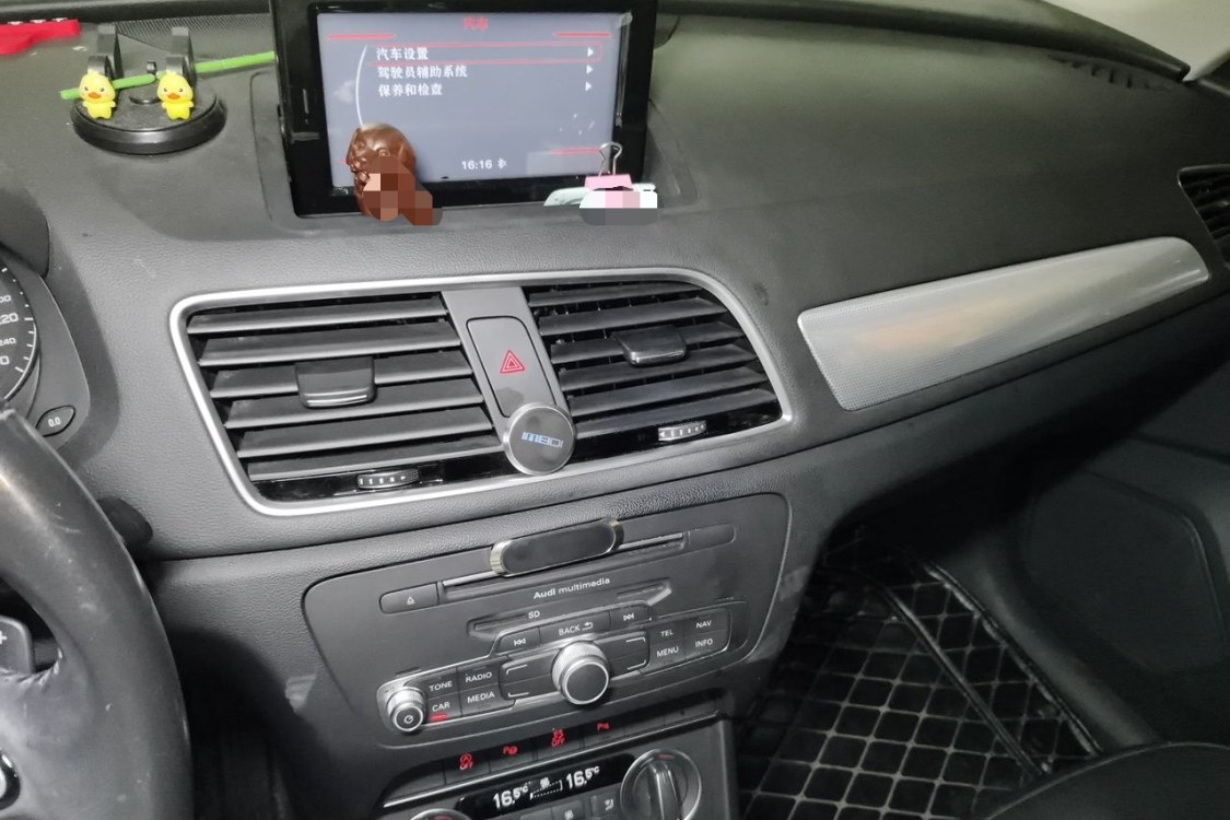 Audi Q3 2016 car image #26