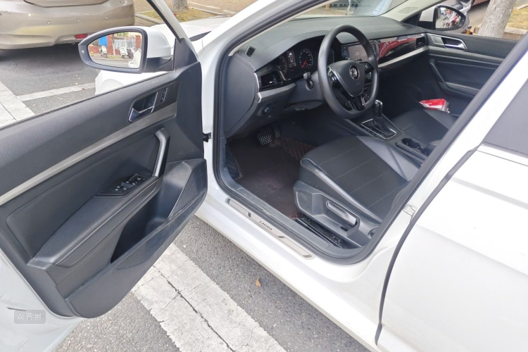Volkswagen Lavida 2019 car image #18