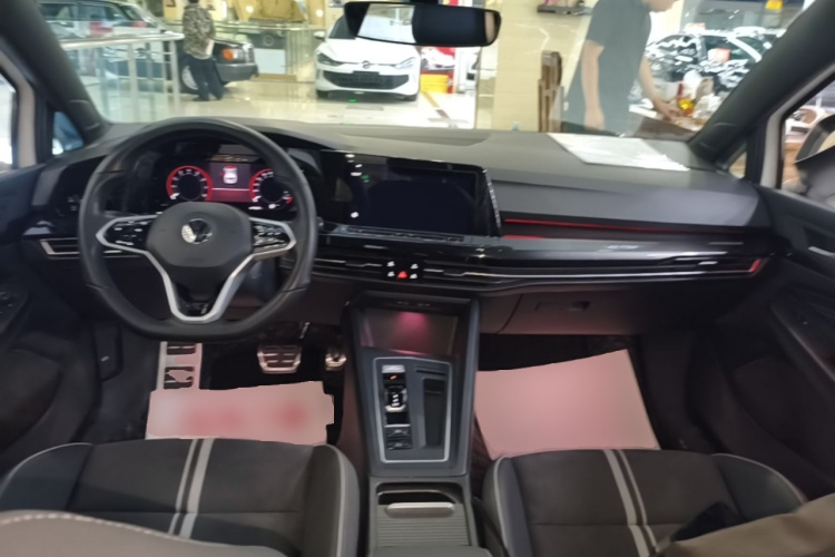 Volkswagen Golf 2023 car image #10