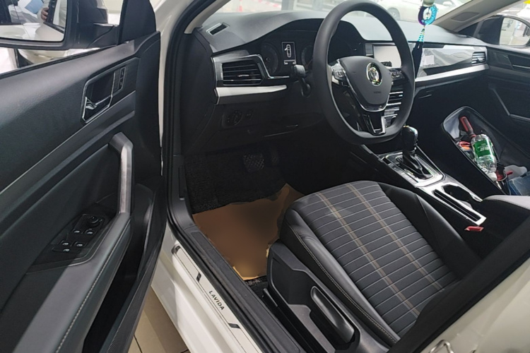 Volkswagen Lavida 2018 #16 Volkswagen Lavida 2018 изображение автомобиля #16
