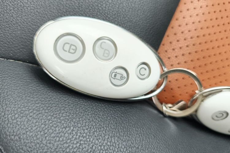 BYD Yuan 2016 #10 BYD Yuan 2016 car image #10