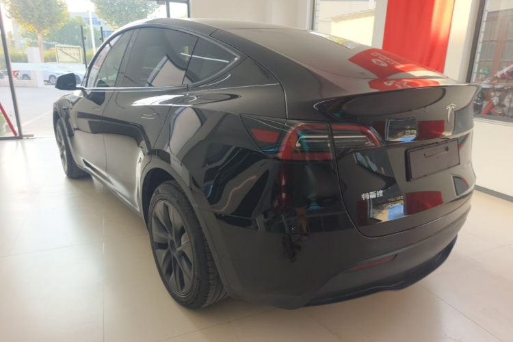 Tesla Model Y 2024 #5 Tesla Model Y 2024 car image #5