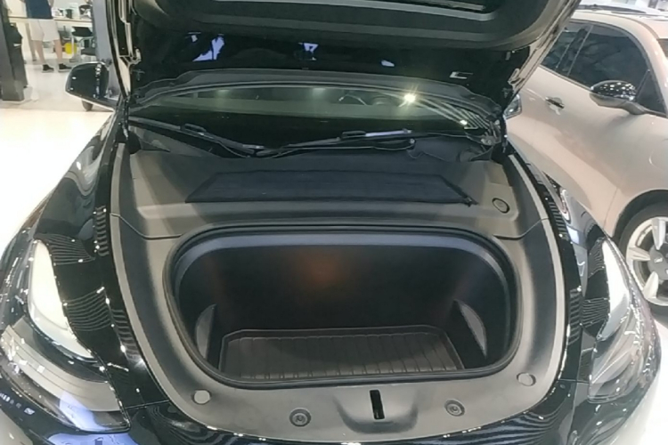 Tesla Model Y 2023 car image #22