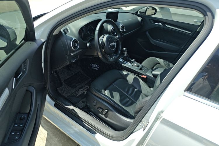 Audi A3 2015 car image #16