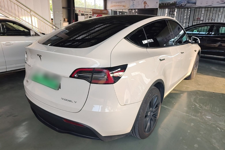 Tesla Model Y 2024 #7 Tesla Model Y 2024 car image #7