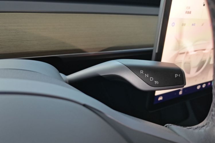 Tesla Model Y 2023 #14 Tesla Model Y 2023 car image #14