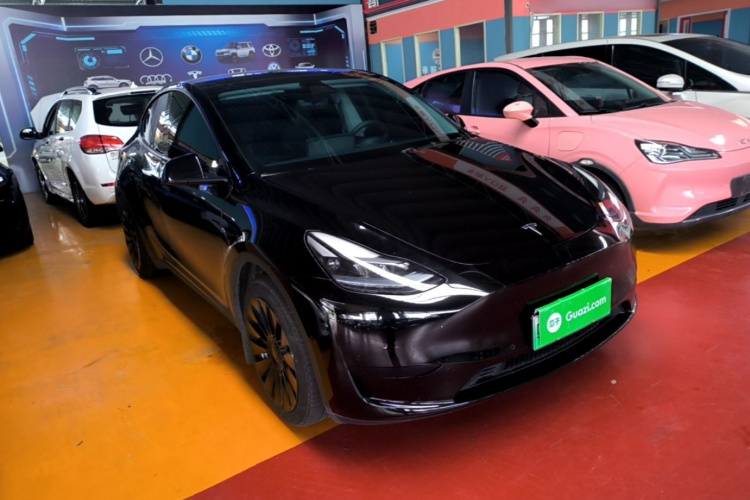 Tesla Model Y 2023 #4 Tesla Model Y 2023 car image #4