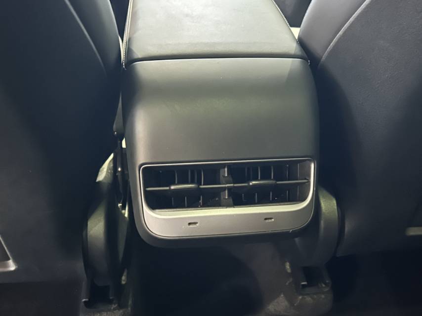 Tesla Model Y 2021 #10 Tesla Model Y 2021 car image #10