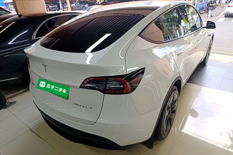Tesla Model Y 2025 #7 Tesla Model Y 2025 car image #7