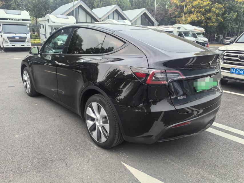 Tesla Model Y 2022 immagine di auto #6