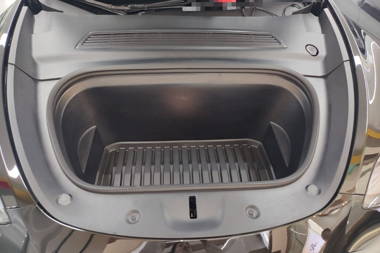 Tesla Model Y 2023 car image #20