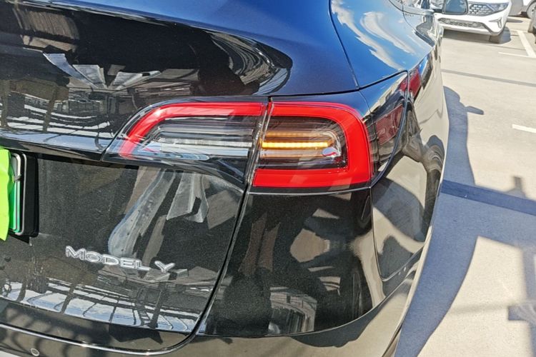 Tesla Model Y 2022 #8 Tesla Model Y 2022 car image #8