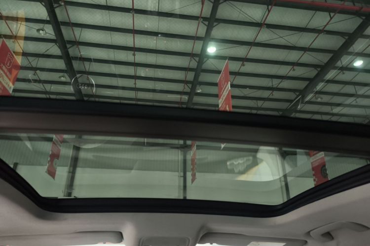 Audi Q3 2016 car image #18