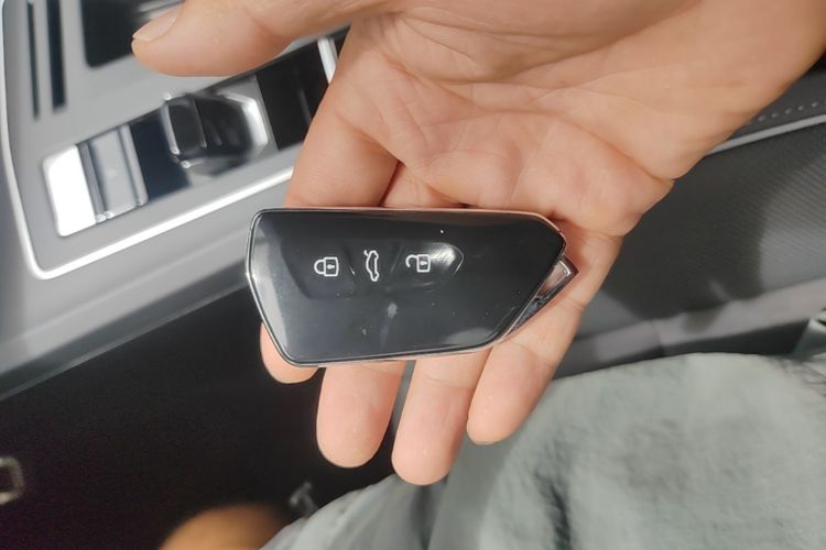 Volkswagen Golf 2024 car image #9