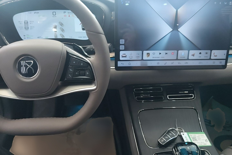 BYD Han 2025 car image #10
