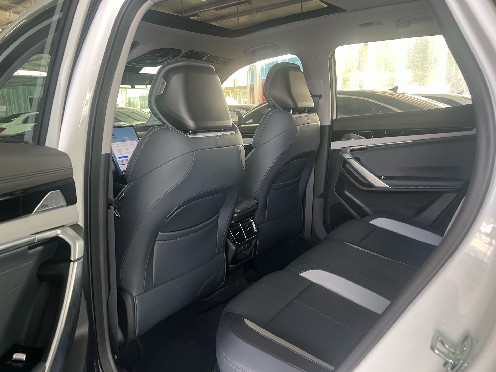 GEELY Boyue L 2025 immagine di auto #4