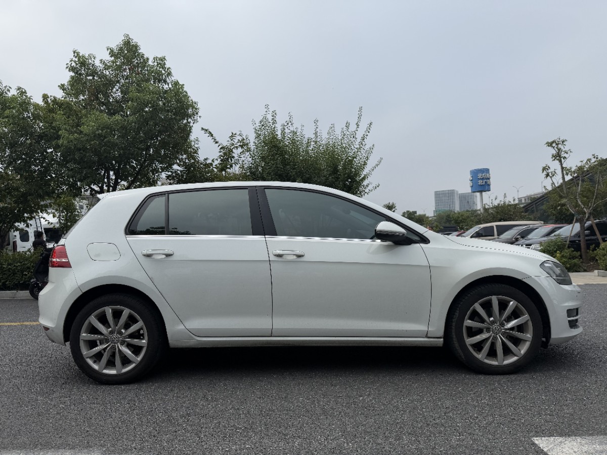 Volkswagen Golf 2014 car image #4