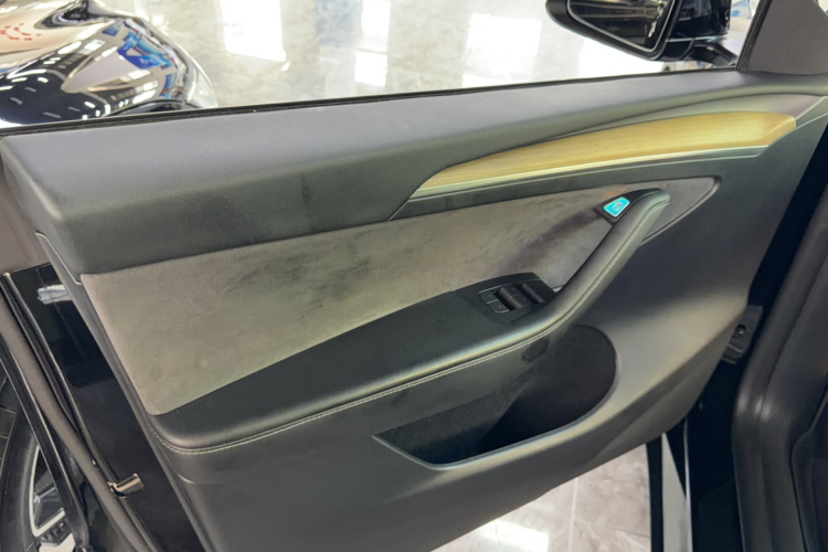 Tesla Model Y 2023 #11 Tesla Model Y 2023 car image #11