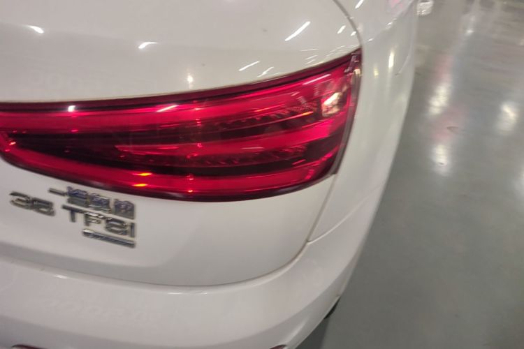 Audi Q3 2015 car image #8
