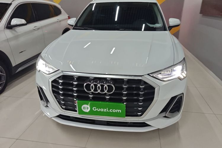 Audi Q3 2022 car image #3
