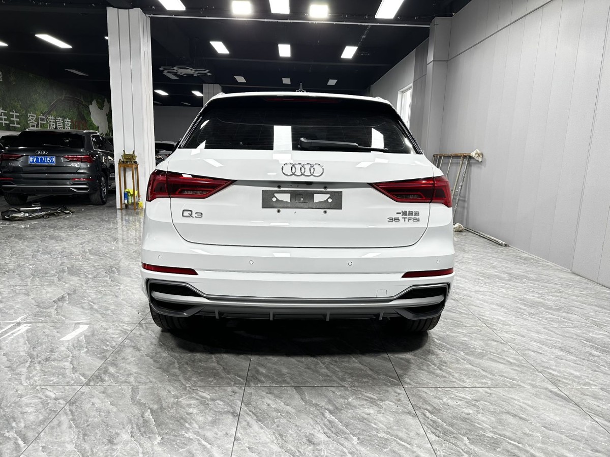 Audi Q3 2022 car image #8