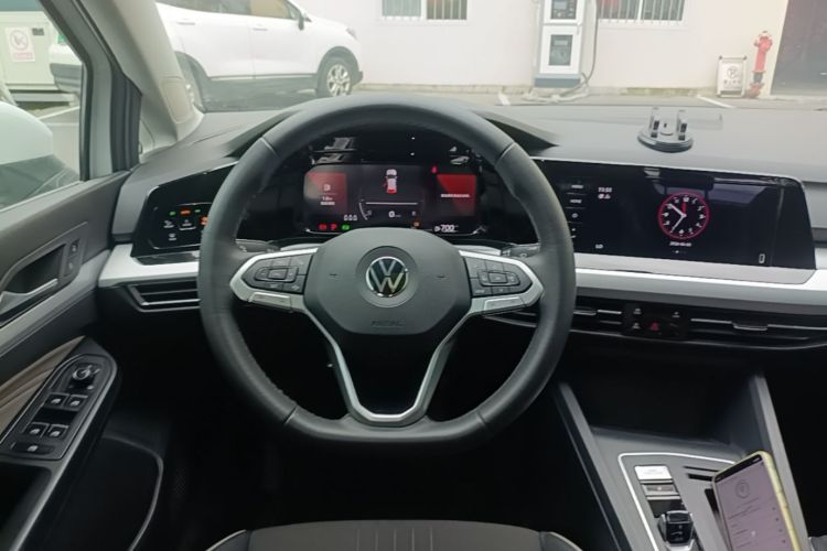 Volkswagen Golf 2024 car image #11