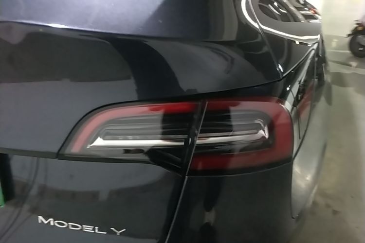 Tesla Model Y 2024 immagine di auto #8