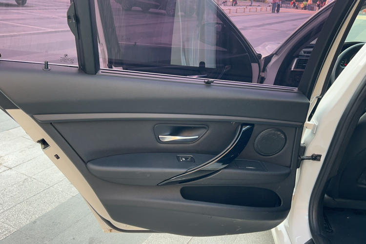 BMW 3 Series 2017 #23 BMW 3 Series 2017 immagine di auto #23